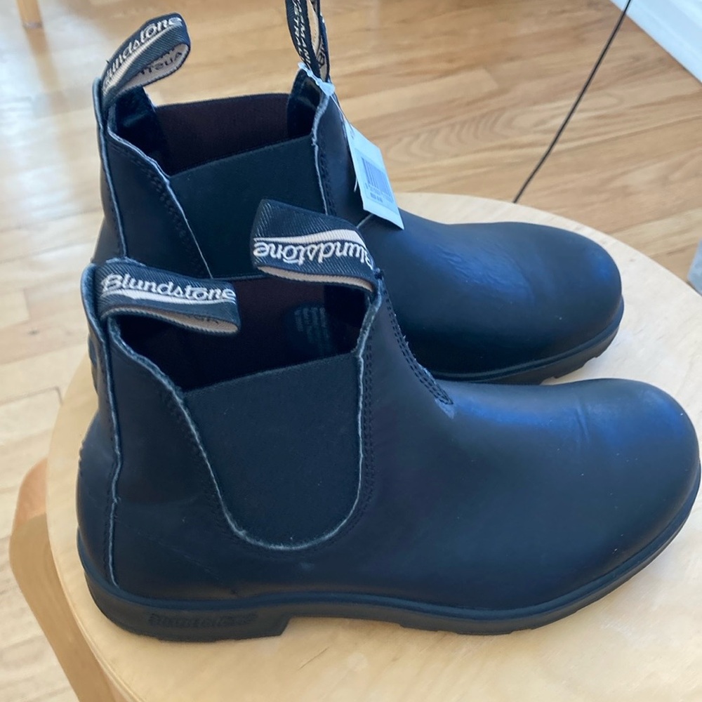 Blundstone never worn black size 4